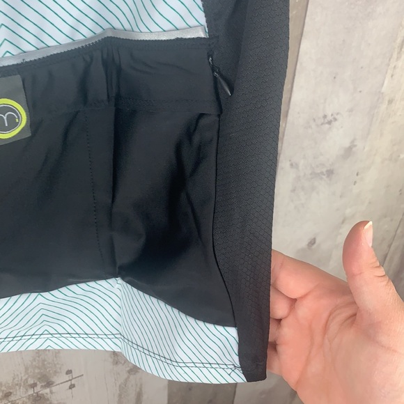 NWT Moxie Cycling Black White Colorblock Tee size Medium - Picture 6 of 11